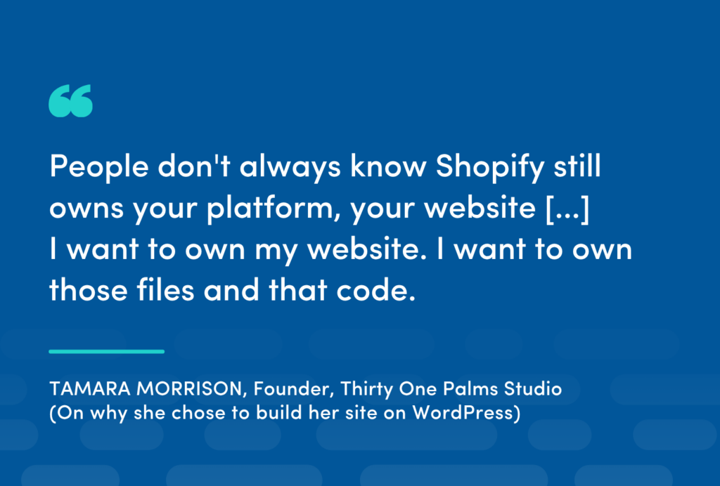 Pourquoi utiliser WordPress ? Tamara Morrison 31 Palms | MemberPress Carte avec une citation, comportant un guillemet ouvrant de couleur bleu sarcelle sur fond bleu et un texte blanc sur le thème de la propriété de son site web, par Tamara Morrison.